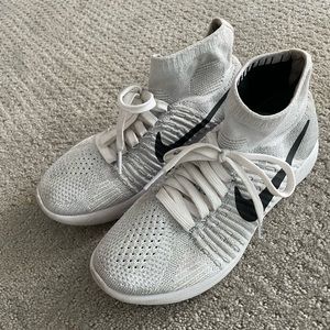 Nike womens pull on high rise sneakers